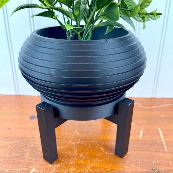 Indoor Planter Pot, The Frons Planter Pot, Drip Tray and Stand - Picture 2 of 11